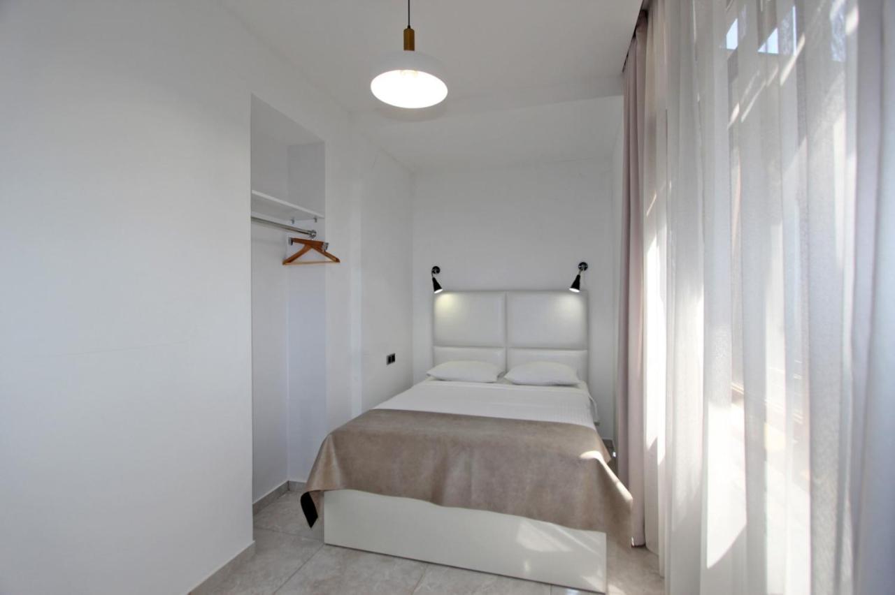 Appartment Lux, 2 Bedroom Jerevan Buitenkant foto