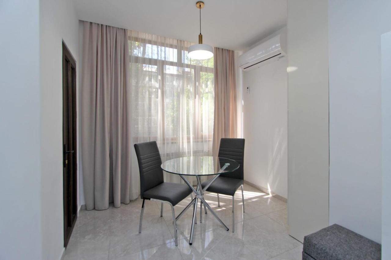 Appartment Lux, 2 Bedroom Jerevan Buitenkant foto