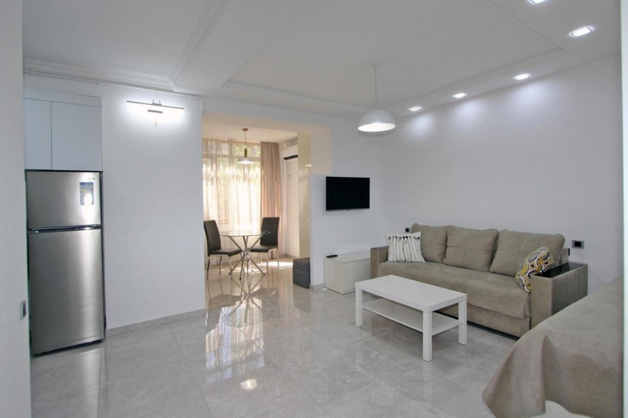 Appartment Lux, 2 Bedroom Jerevan Buitenkant foto