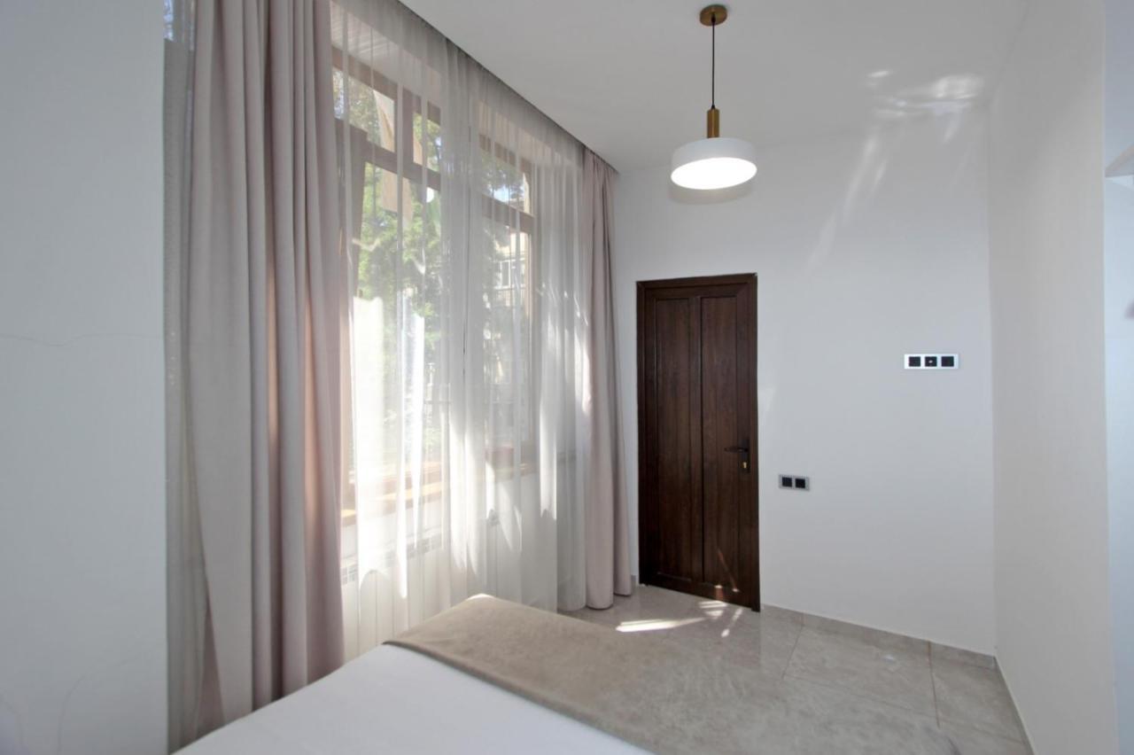 Appartment Lux, 2 Bedroom Jerevan Buitenkant foto